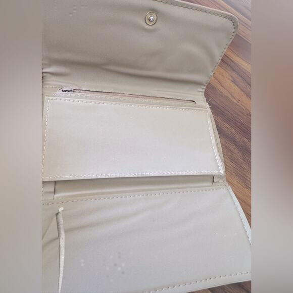 Vintage ‘90s Beige Rectangular Multi-Compartment Wallet - Picture 4 of 6